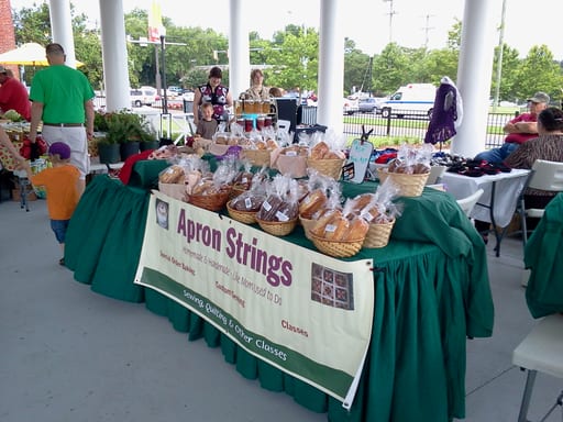 Apron Strings logo